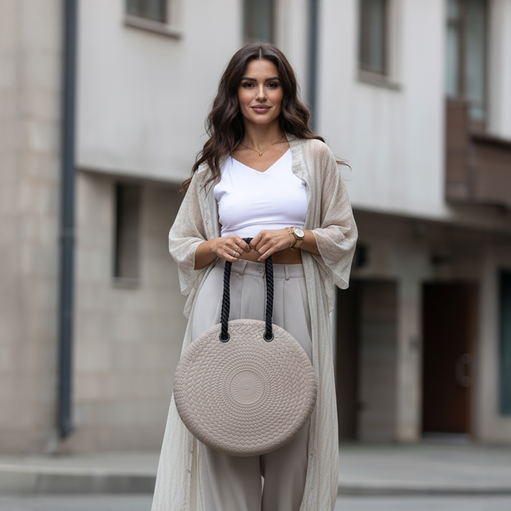 Sharis круглая бежевая сумка, городской бохо образ